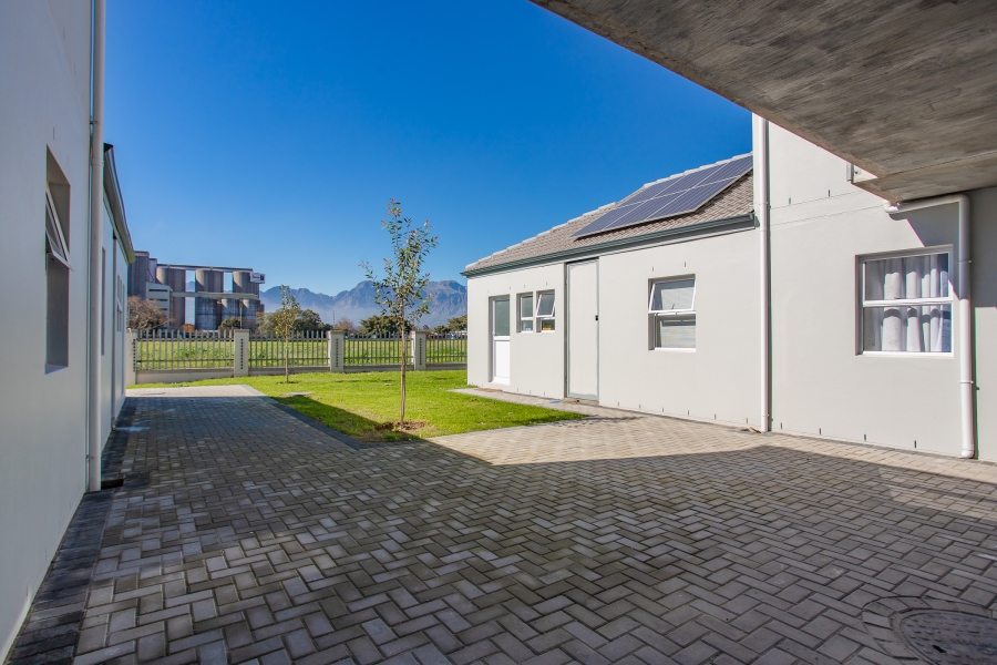 To Let 2 Bedroom Property for Rent in Honeydew Country Estate Western Cape